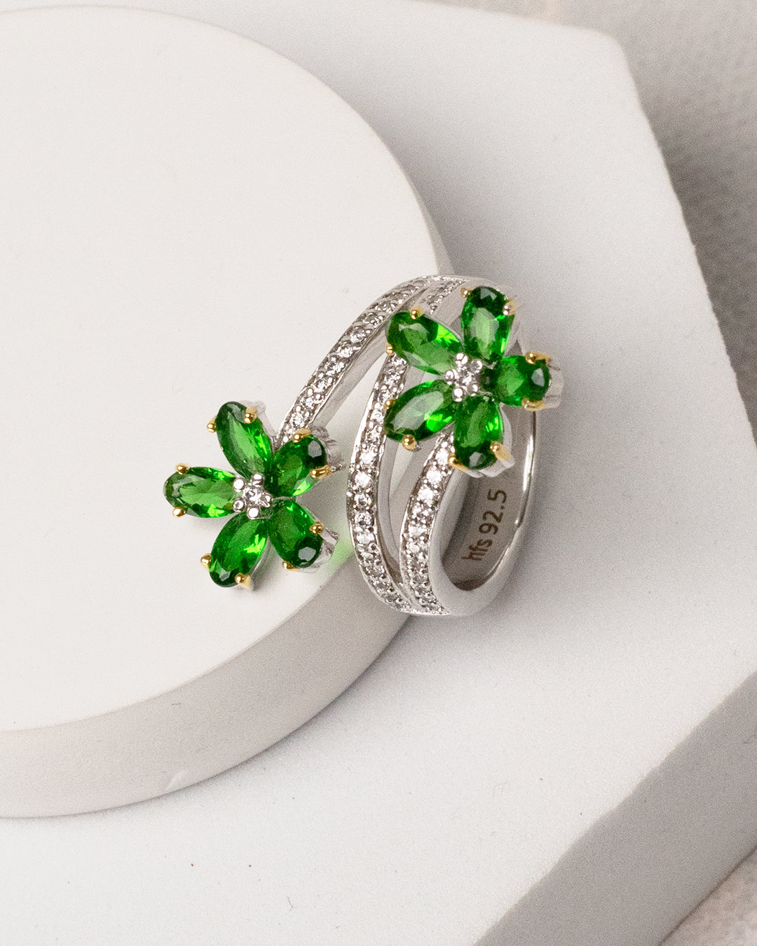 Floral Twist Emerald Ring (925 Silver)