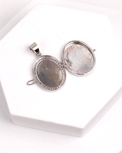Panjatan-e-Pak  Ruby Oval Taweez - 925 Silver