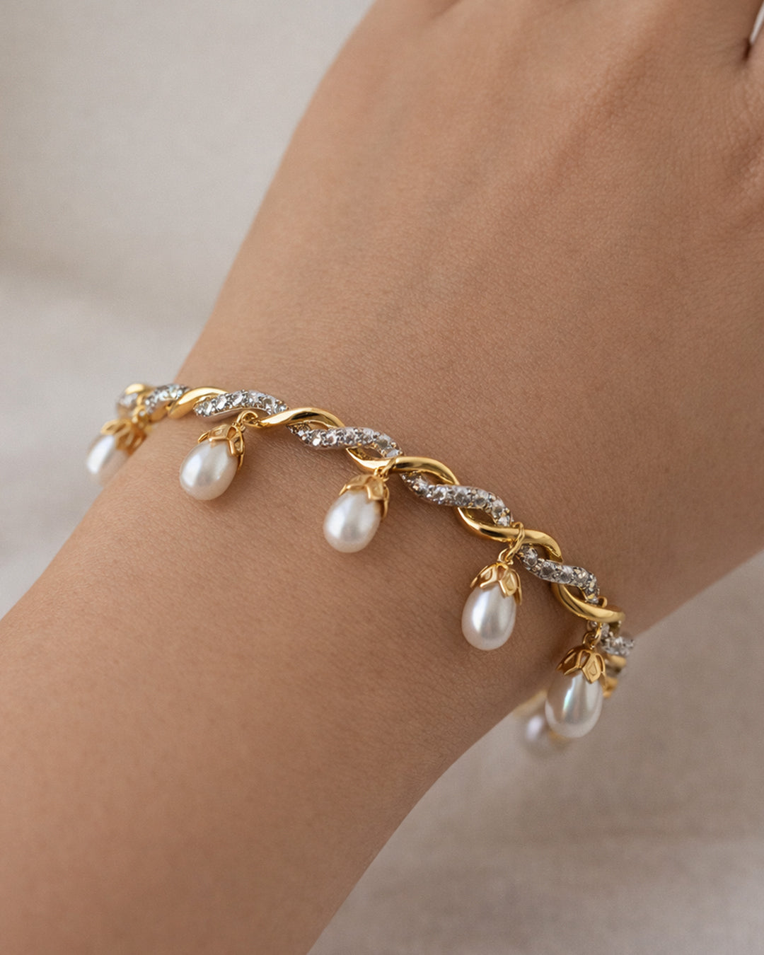 Pearl Dancing Twist Bangle (925 Silver)