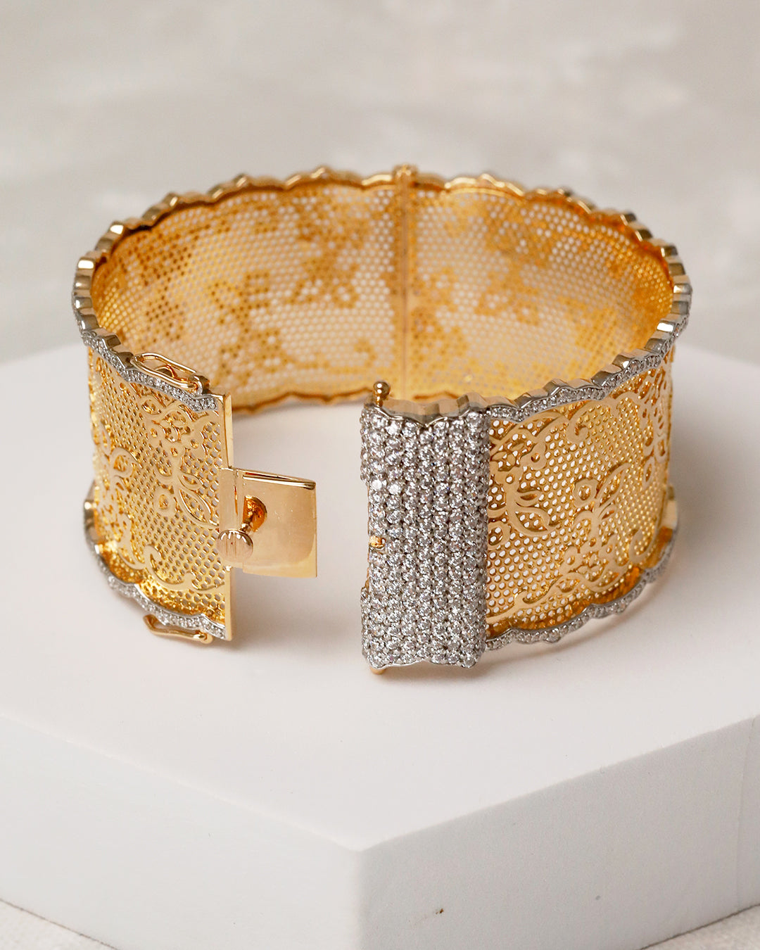 Lacework Art Openable Bangle (925 Silver)