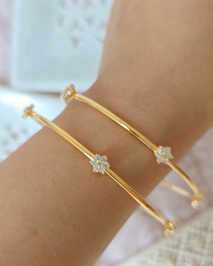 Dainty Flower Pave Bangle (925 Silver)