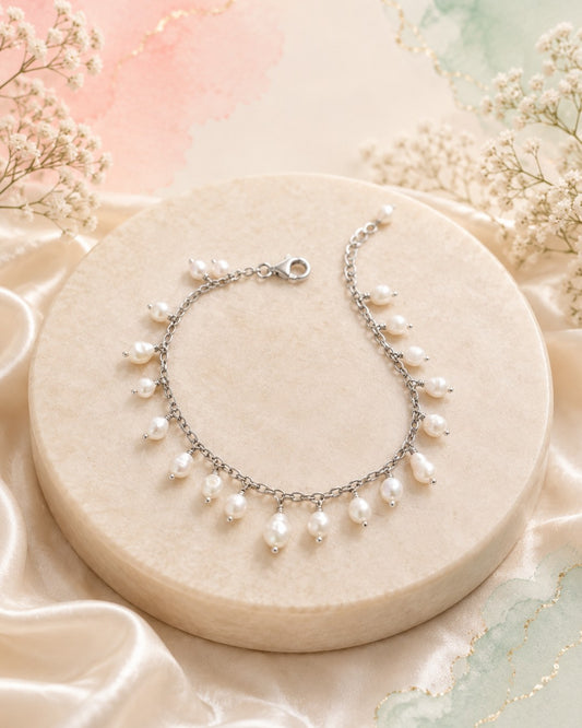 Freshwater Pearl Fringe Charm Bracelet in Silver (925 Silver)