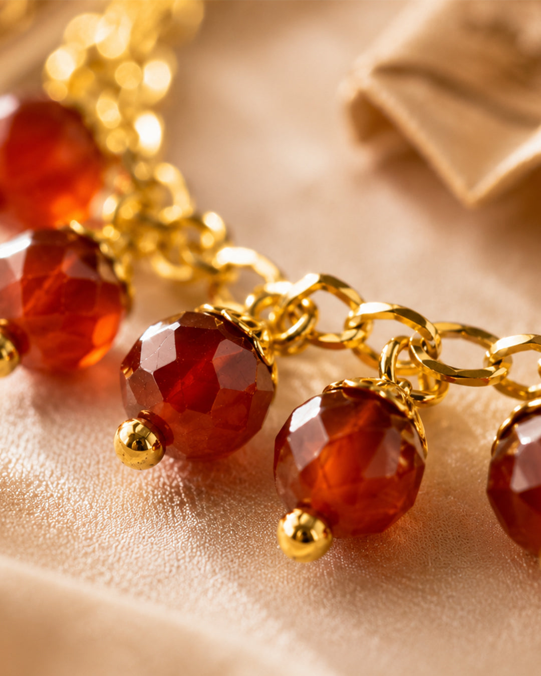 Faceted Aqeeq 6mm Drop Charm Bracelet in Gold (925 Silver)
