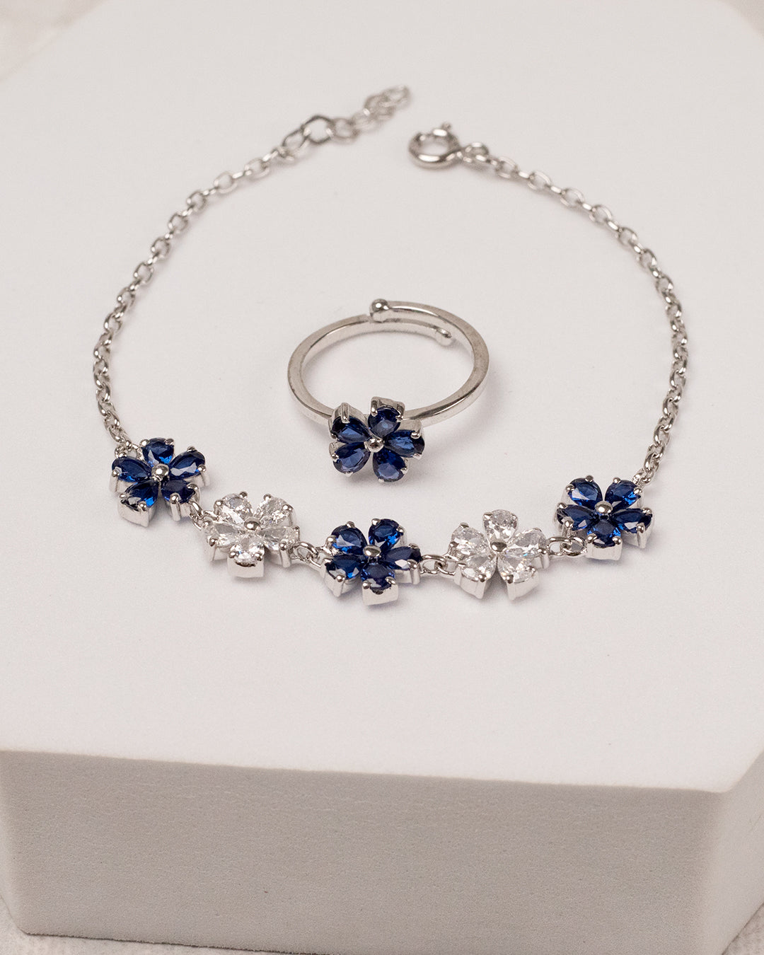 Blooming Five Flower Sapphaire Bracelet with Ring (925 Silver)