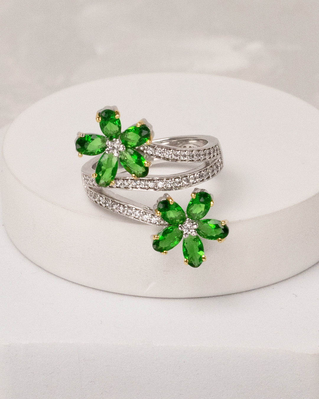Floral Twist Emerald Ring (925 Silver)