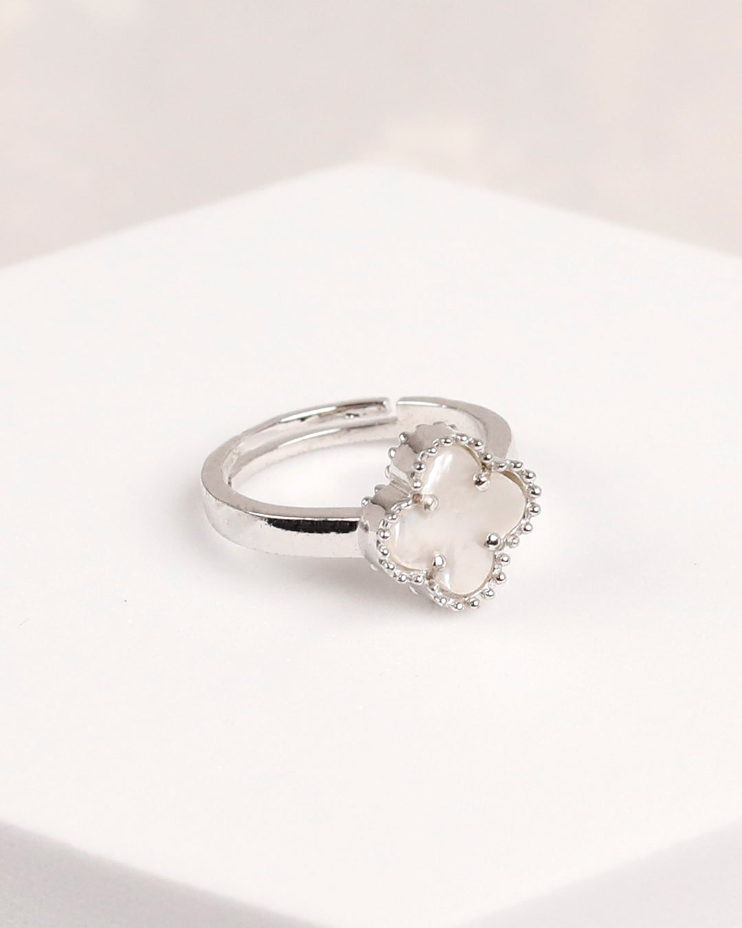 Clover Mother of Pearl Ring (925 Silver)