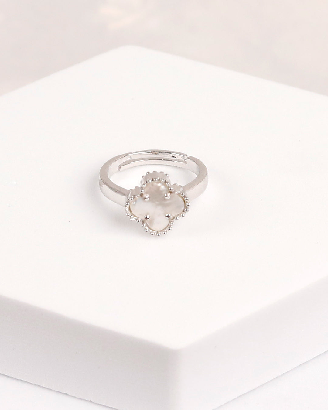Clover Mother of Pearl Ring (925 Silver)