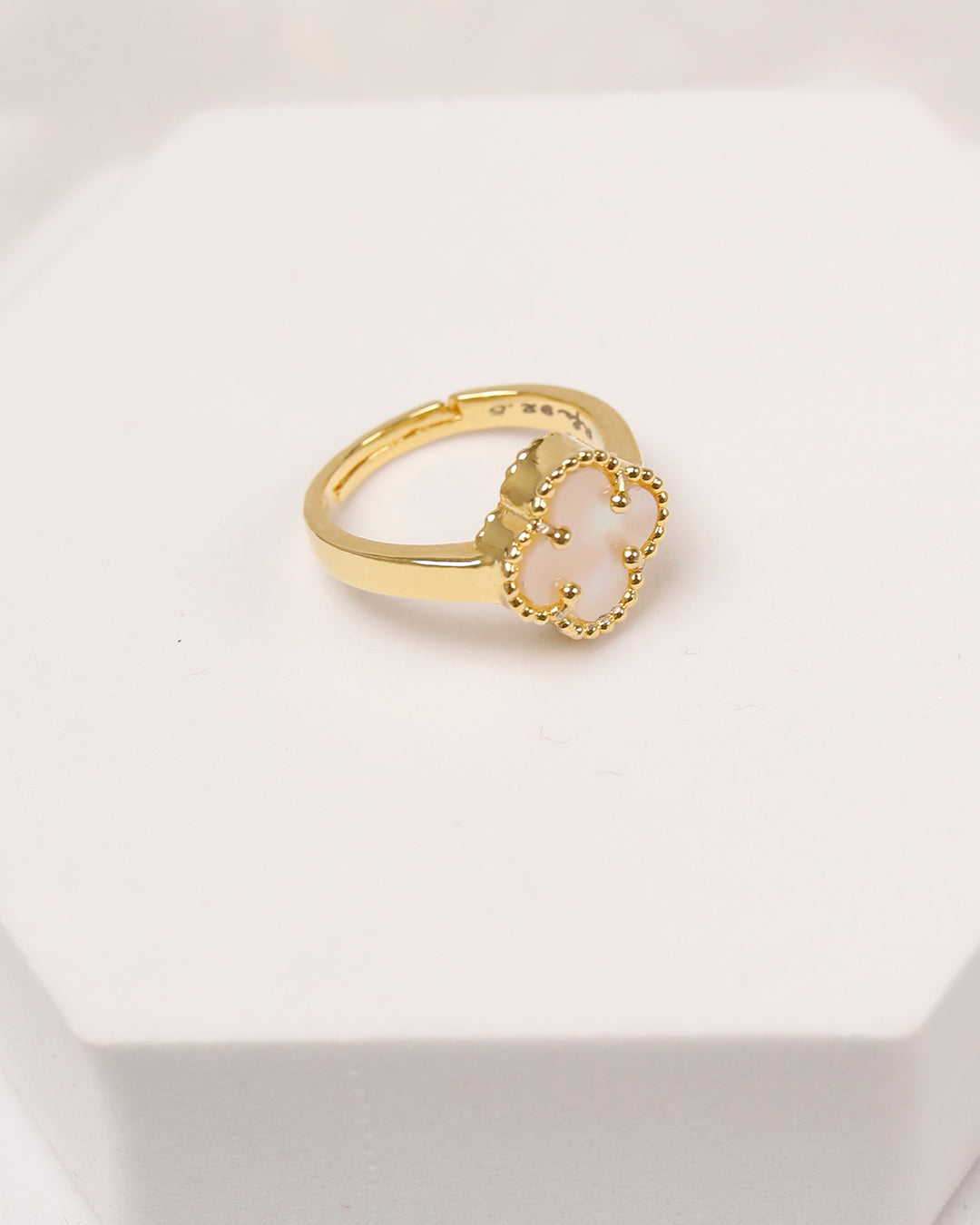 Clover Mother of Pearl Ring (925 Silver)