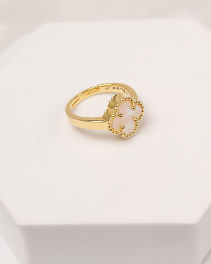 Clover Mother of Pearl Ring (925 Silver)