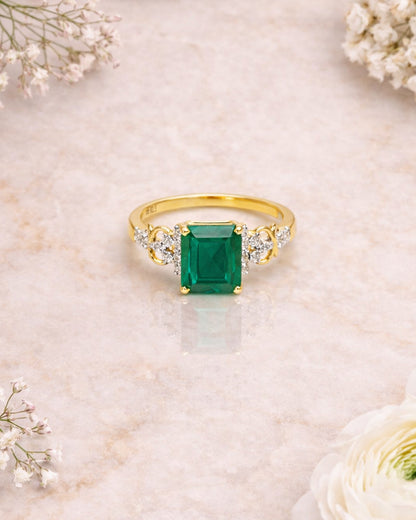 Emerald Infinity Grace Emerald-Cut Ring (925 Silver)