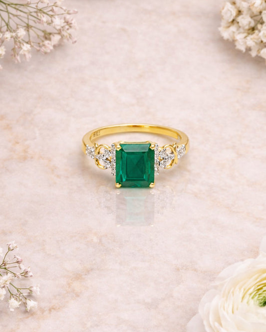 Emerald Infinity Grace Emerald-Cut Ring (925 Silver)