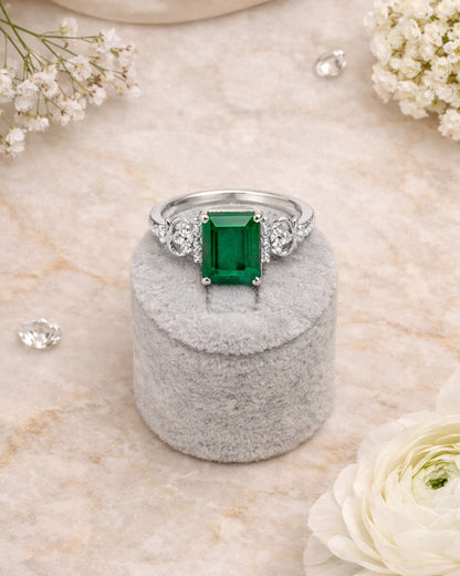 Emerald Infinity Grace Emerald-Cut Ring (925 Silver)