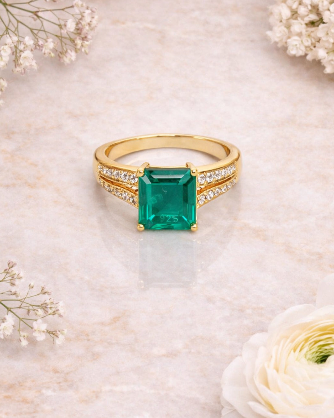 Emerald Radiance Square Ring (925 Silver)